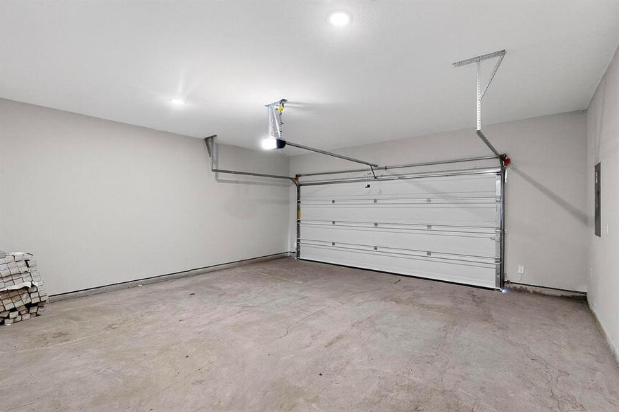 Spacious, unfurnished interior of a new home in Solterra Texas, Mesquite (Image 29).