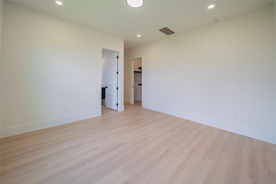 Spacious, unfurnished interior of a new home in , Hockley (Image 27).