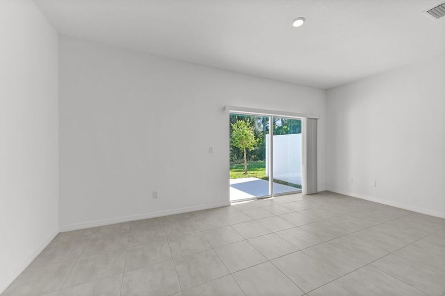 Spacious, unfurnished interior of a new home in Vinterra Townhomes, Nokomis (Image 11).