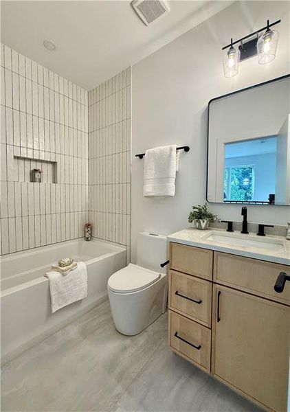 Furnished interior view inside a new home in , Dunwoody (Image 7).