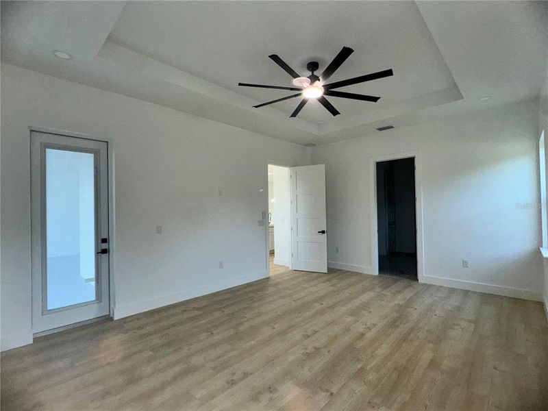 Spacious, unfurnished interior of a new home in , Frostproof (Image 31).