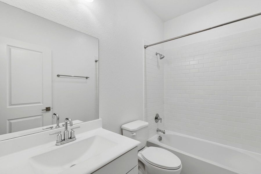 Hall bath (*Photo not of actual home and used for illustration purposes only.)