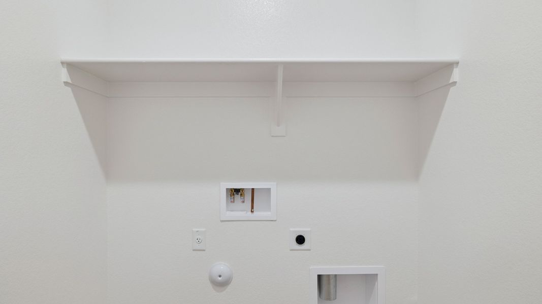 Representative interior finishes for a home built from the Apache by D.R. Horton in Zanjero Pass, Glendale (Image 12).