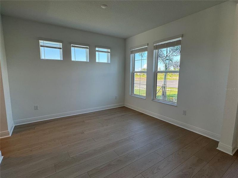 Spacious, unfurnished interior of a new home in Hawkstone, Sarasota (Image 18).