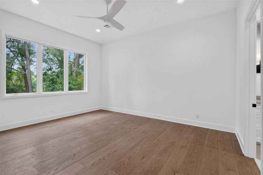 Spacious, unfurnished interior of a new home in , The Woodlands (Image 23).