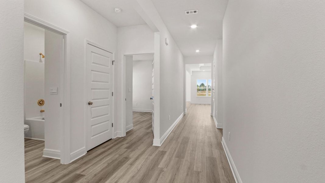 Spacious, unfurnished interior of a new home in Owl's Head Farms, Freeport (Image 14).