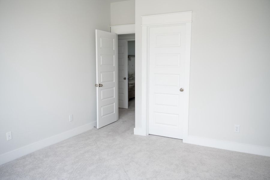 Spacious, unfurnished interior of a new home in Carnes Crossroads, Summerville (Image 21).