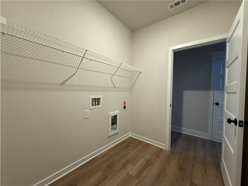 Spacious, unfurnished interior of a new home in Ponderosa Farms Manor, Gainesville (Image 30).