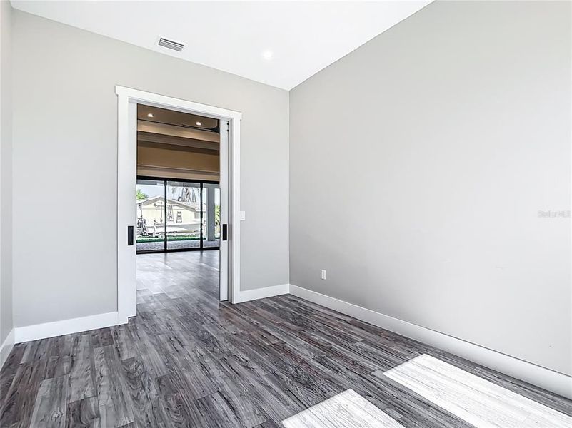 Spacious, unfurnished interior of a new home in , Englewood (Image 27).