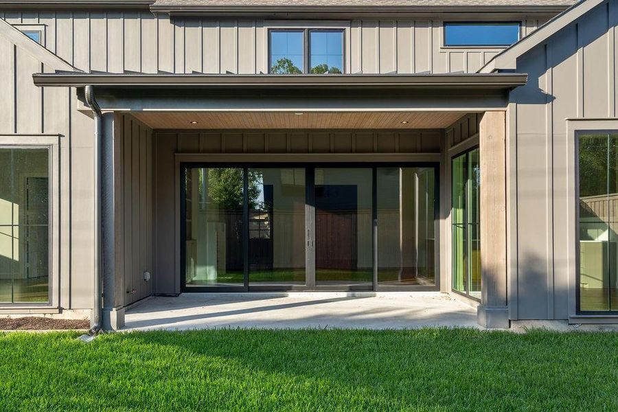 Exterior details and patio area of a home in , Dallas (Image 3).