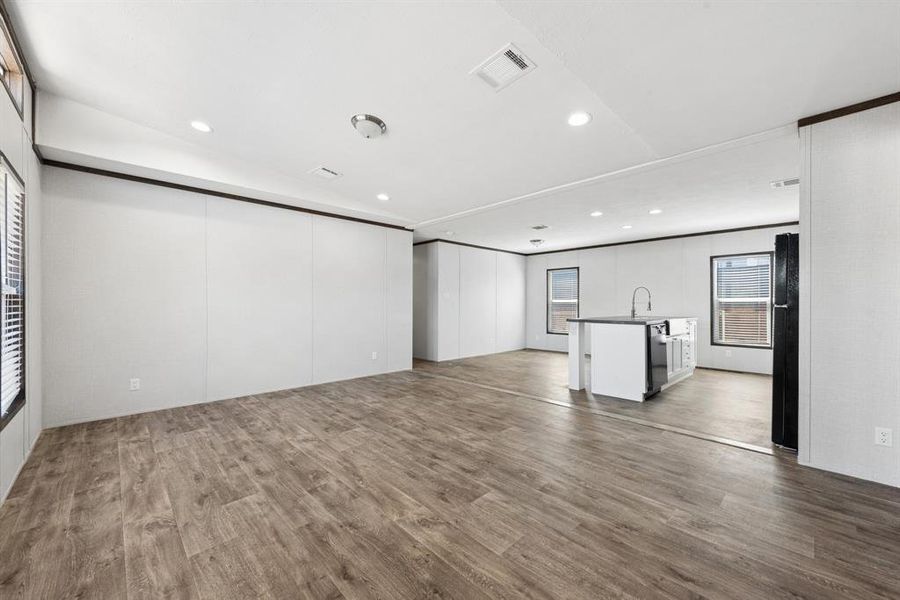 Spacious, unfurnished interior of a new home in , Granbury (Image 26).