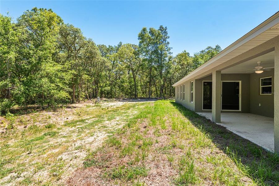 Exterior details and patio area of a home in , Dunnellon (Image 33).