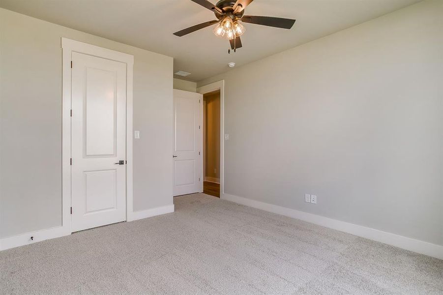 Spacious, unfurnished interior of a new home in Peaks at Lone Elm, Waxahachie (Image 27). Spacious, unfurnished interior of a new home in Peaks at Lone Elm, Waxahachie (Image 27).