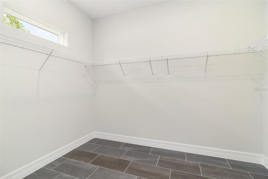 Spacious, unfurnished interior of a new home in , Lecanto (Image 9).