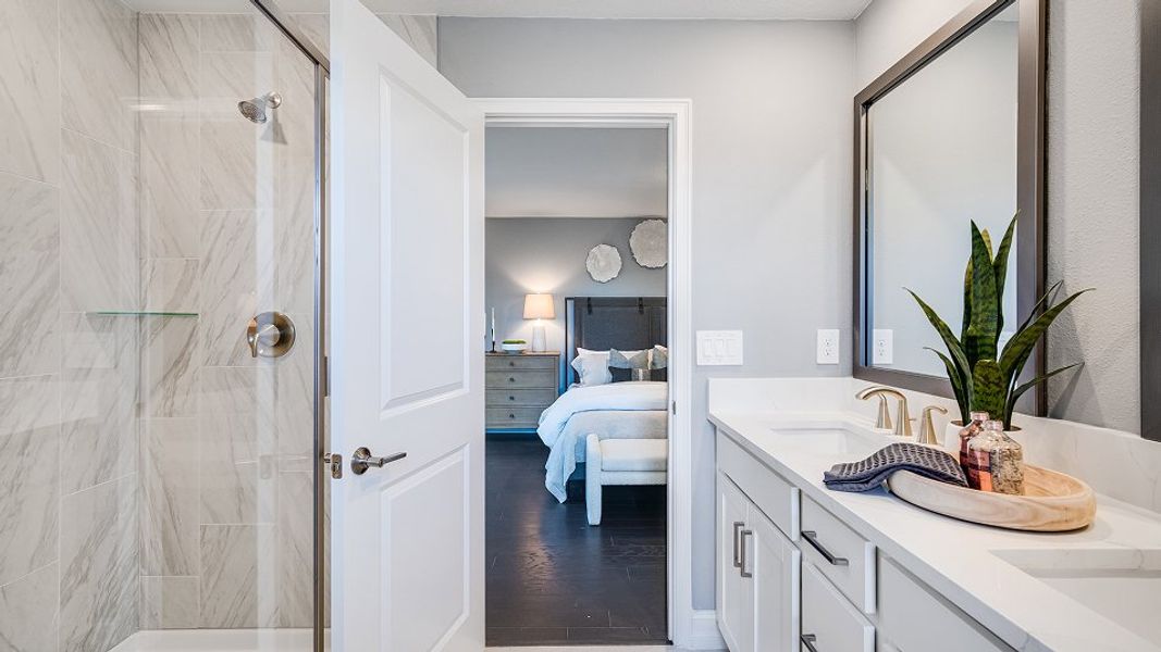 2411 Flagler Owners Bath 2of2 F3 Base3