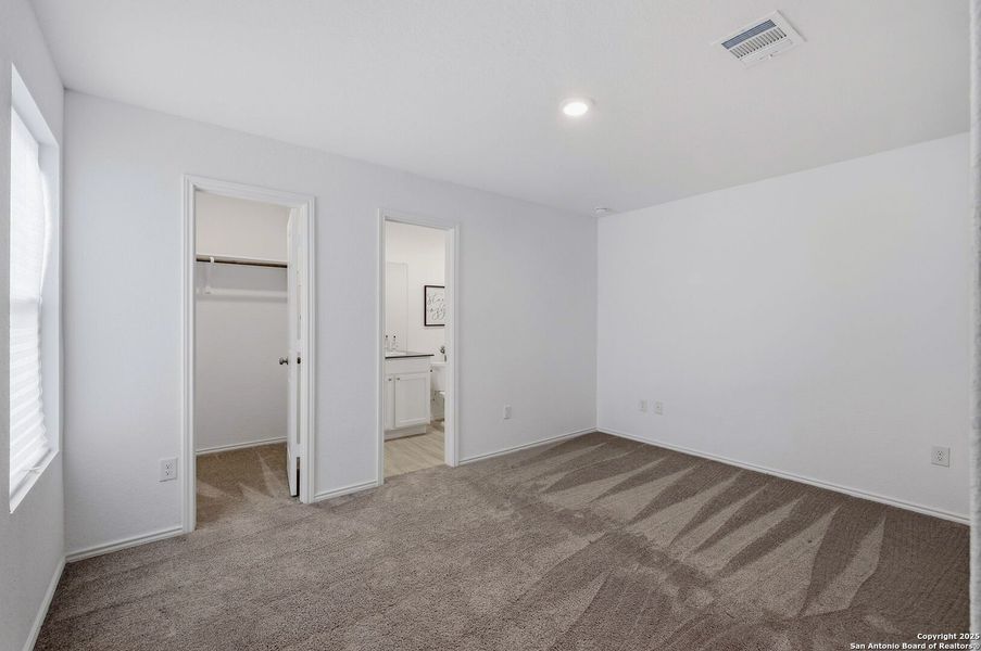 Spacious, unfurnished interior of a new home in Aston Park: Wellton Collection, San Antonio (Image 17).