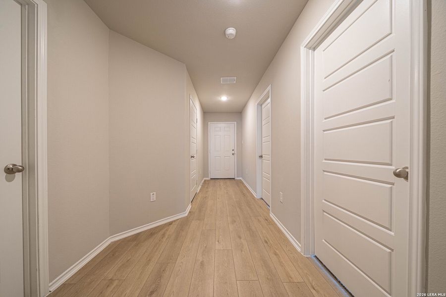 Spacious, unfurnished interior of a new home in , Seguin (Image 10).