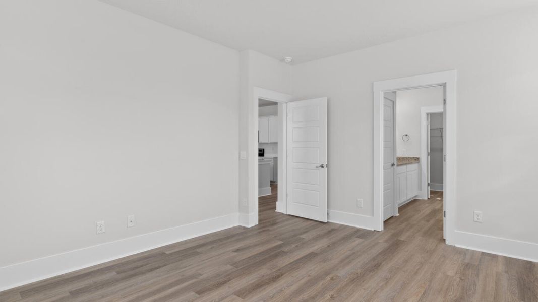 Spacious, unfurnished interior of a new home in Rolling Hills, Bolivia (Image 20).