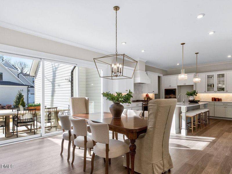 018-1280x960-dining-room