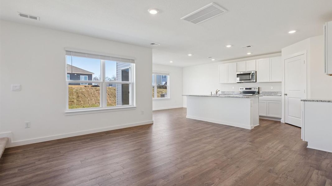Spacious, unfurnished interior of a new home in Belhaven, Knoxville (Image 8).