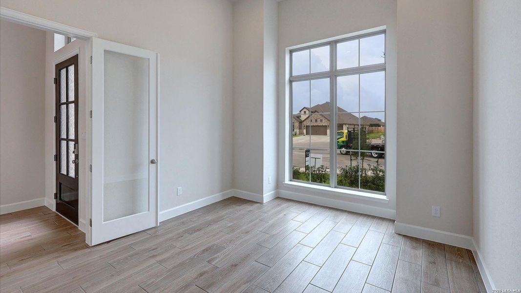 Spacious, unfurnished interior of a new home in Haby Hill, San Antonio (Image 25).