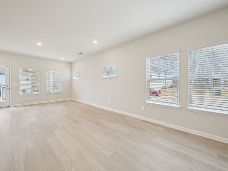 Spacious, unfurnished interior of a new home in Hemingway - Reserve Series, Cumming (Image 12).