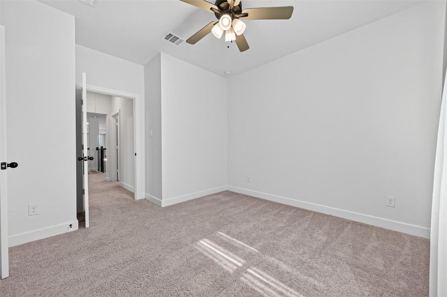 Spacious, unfurnished interior of a new home in Sunterra, Katy (Image 22). Spacious, unfurnished interior of a new home in Sunterra, Katy (Image 22).