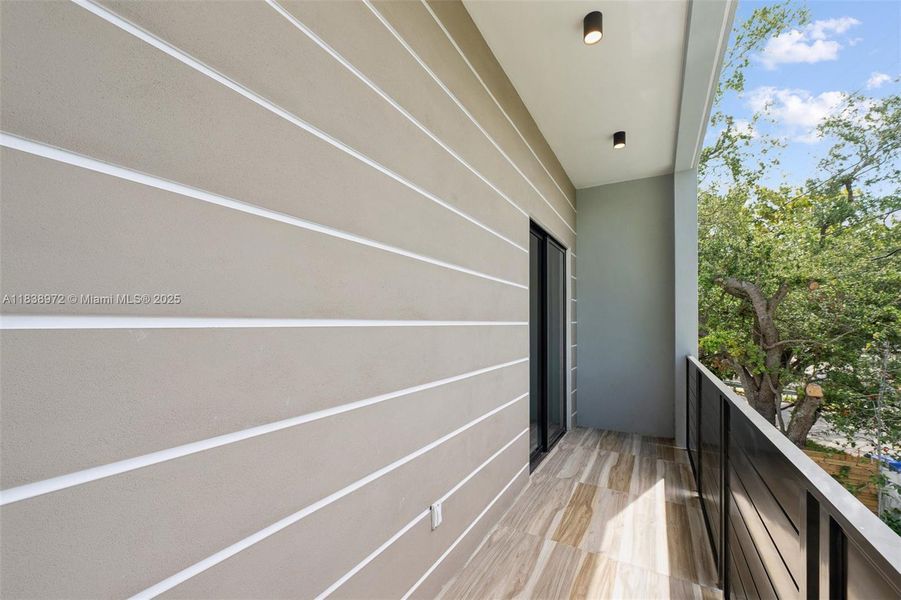 Exterior details and patio area of a home in , Miami (Image 30).