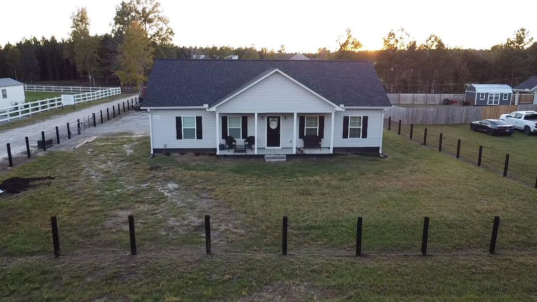 Exterior details and patio area of a home in , Holly Hill (Image 19).