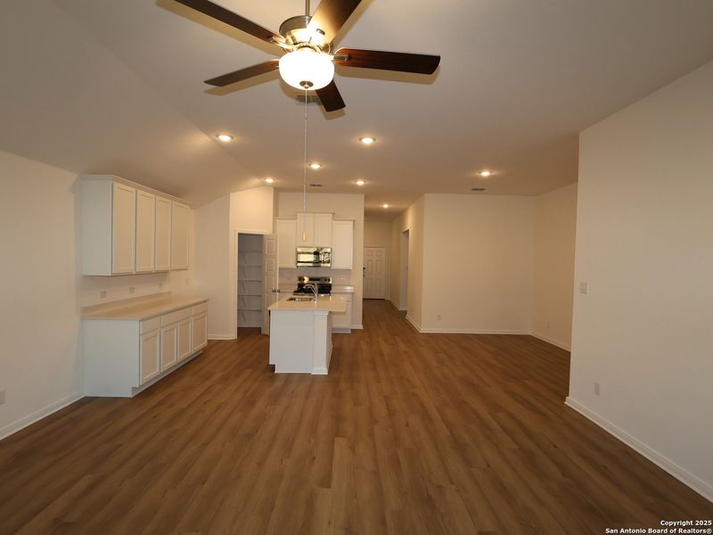 Spacious, unfurnished interior of a new home in Greenspoint Heights, Seguin (Image 21).