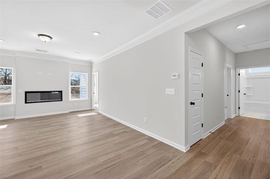 Spacious, unfurnished interior of a new home in Jones Ridge, Dallas (Image 21).