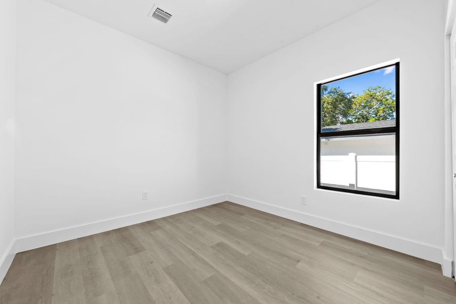 Spacious, unfurnished interior of a new home in , Fort Lauderdale (Image 12).