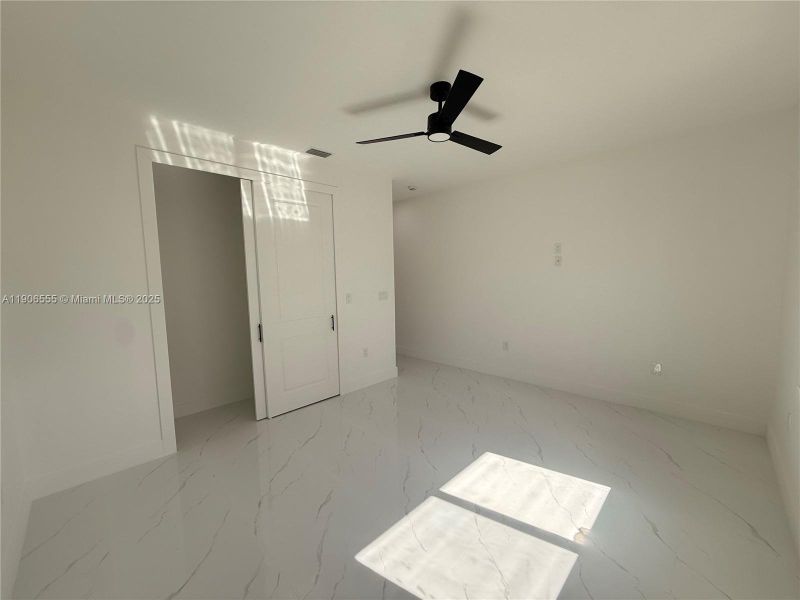 Spacious, unfurnished interior of a new home in , Lehigh Acres (Image 15).