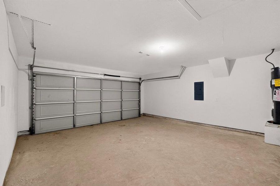 Spacious, unfurnished interior of a new home in , Dallas (Image 32).