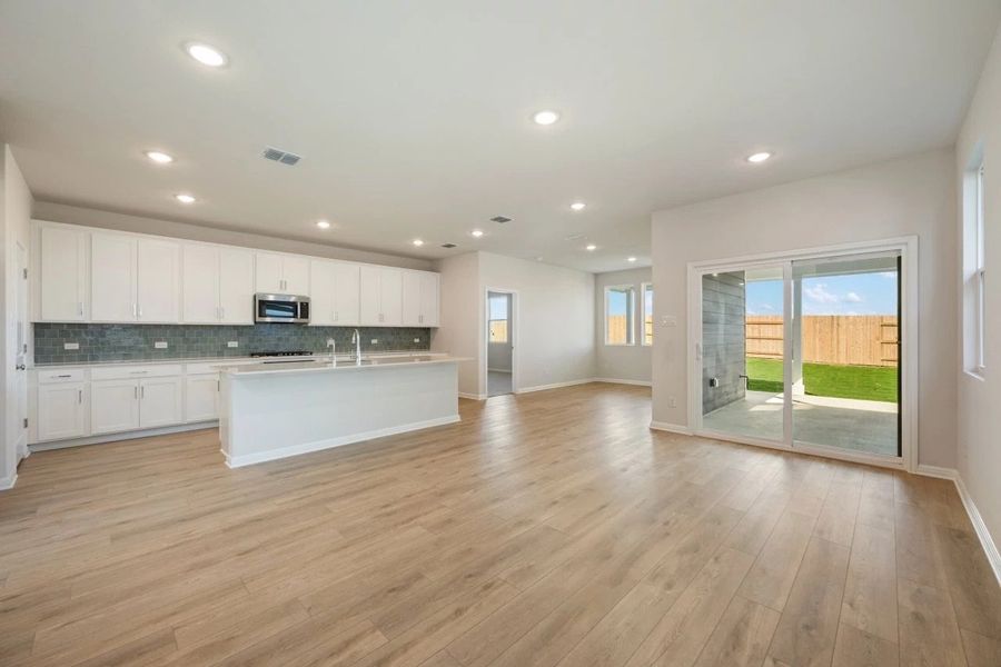 Spacious, unfurnished interior of a new home in Patterson Ranch, Georgetown (Image 14).