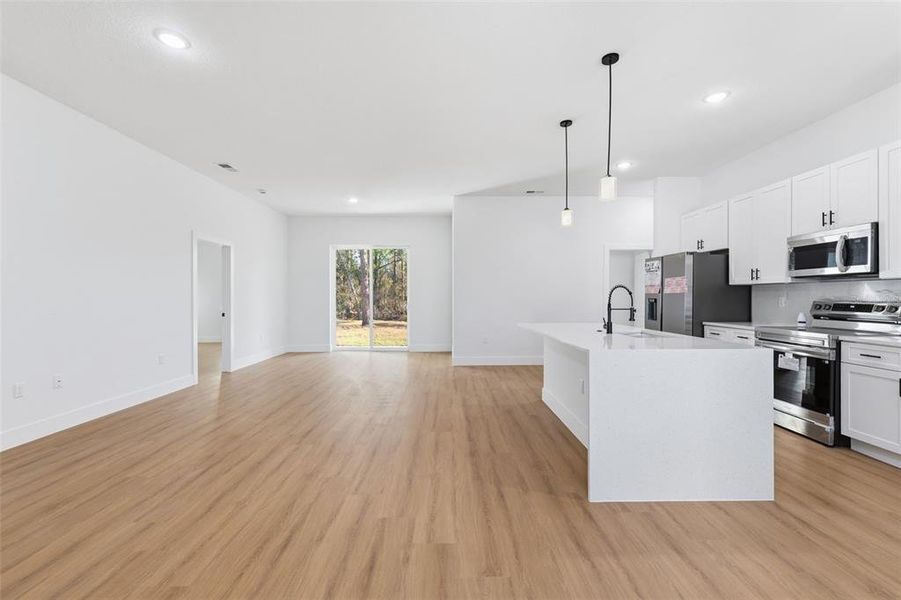 Spacious, unfurnished interior of a new home in , Citrus Springs (Image 30).