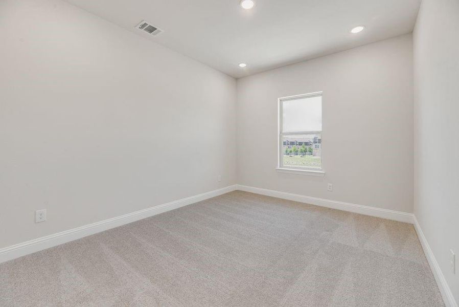 Spacious, unfurnished interior of a new home in Bayside, Rowlett (Image 13).