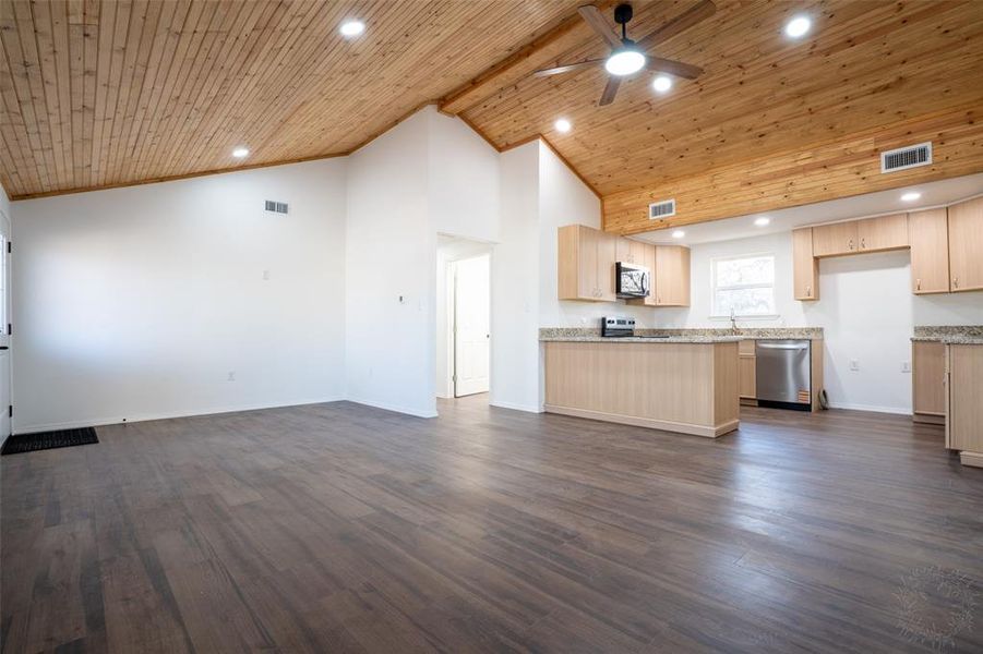 Spacious, unfurnished interior of a new home in , Comanche (Image 13).