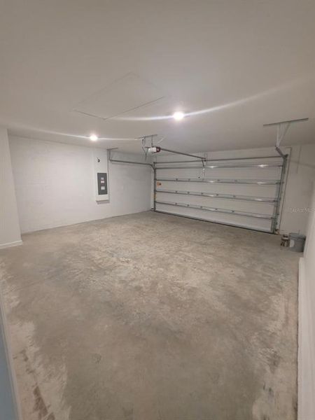 Spacious, unfurnished interior of a new home in , Ocala (Image 19).