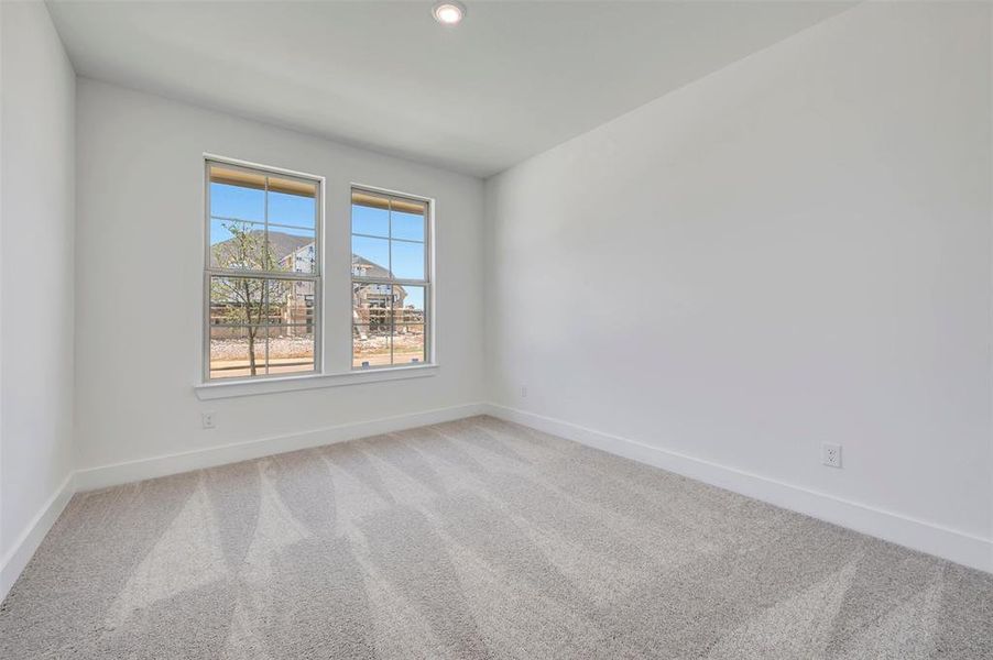 Spacious, unfurnished interior of a new home in Chaparral Park, Oak Point (Image 41).