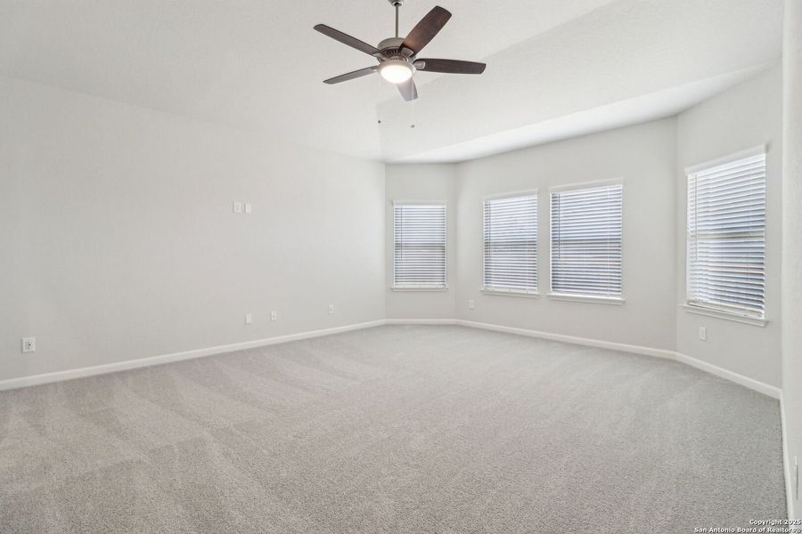 Spacious, unfurnished interior of a new home in Arcadia Ridge - Premier Series, San Antonio (Image 28).