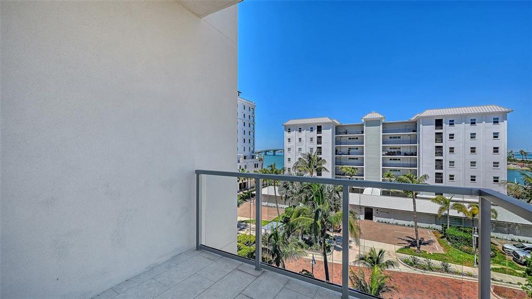 Condo located in Sarasota, FL showcasing its design and architecture (Image 3). Condo located in Sarasota, FL showcasing its design and architecture (Image 3).