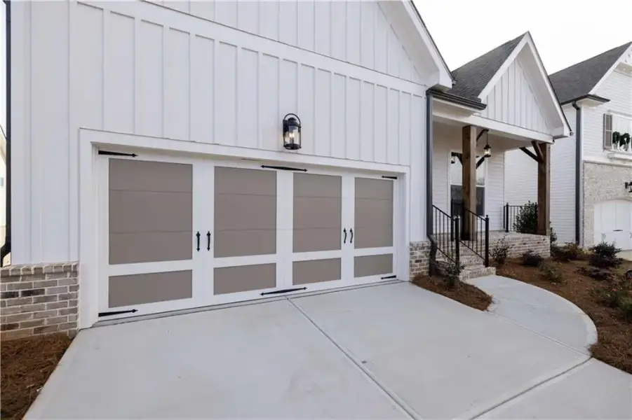 Exterior details and patio area of a home in Aberdeen, Hoschton (Image 27).