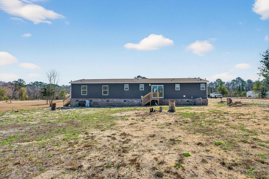 Exterior details and patio area of a home in , Walterboro (Image 20).