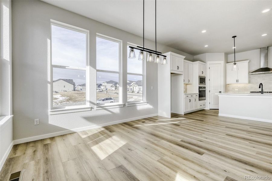 Spacious, unfurnished interior of a new home in Sterling Ranch Homestead, Colorado Springs (Image 18).