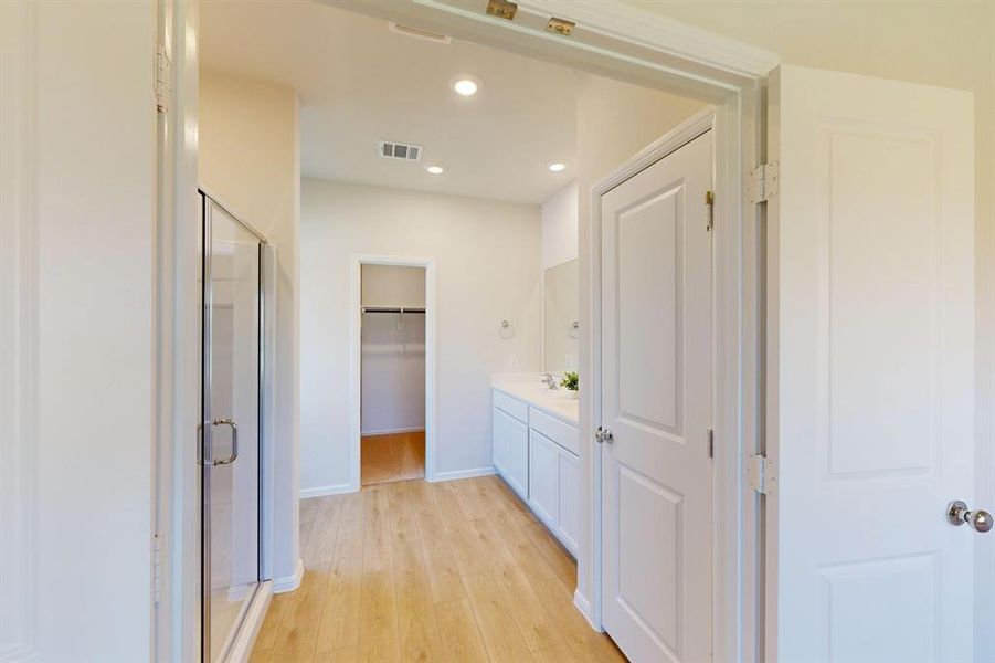 Spacious, unfurnished interior of a new home in Mobberly Farms, Pilot Point (Image 32).