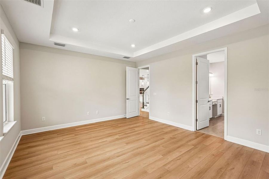 Spacious, unfurnished interior of a new home in Tiburon, Nokomis (Image 40).