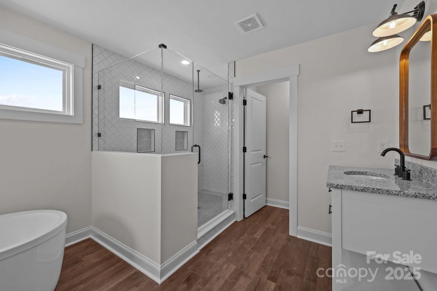 Image 37 of a home in .