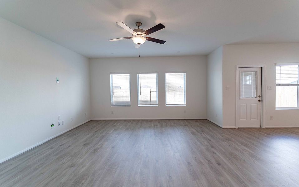 Spacious, unfurnished interior of a new home in Paramount, Kyle (Image 10).