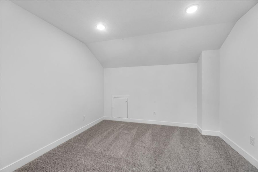 Spacious, unfurnished interior of a new home in Candela, Richmond (Image 20).